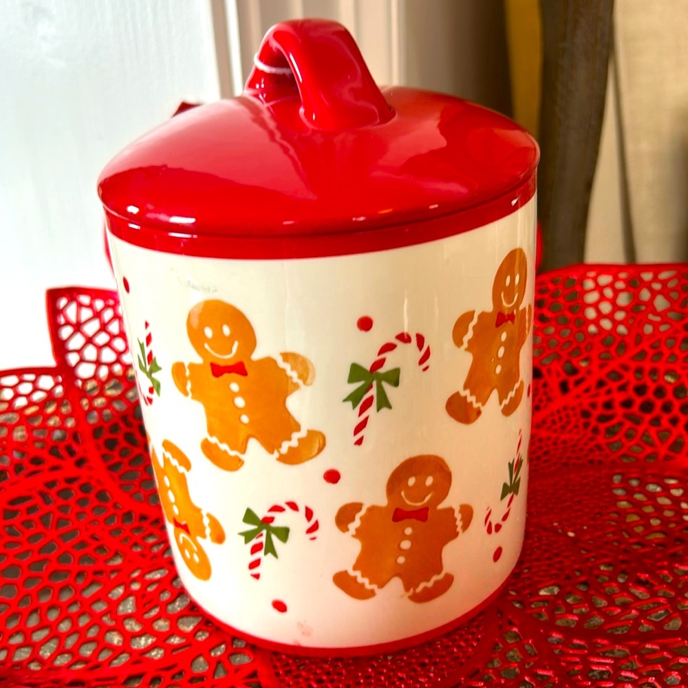 NWT Grace Bake Shop Holiday Ceramic Gingerbread Cookie Jar
